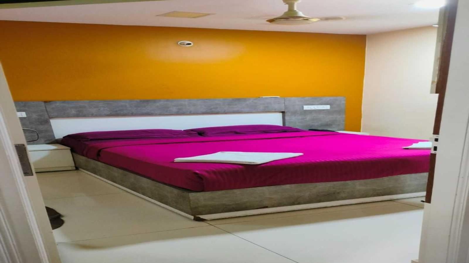 Oyo Rrr Residency Hotel Bangalore Buitenkant foto